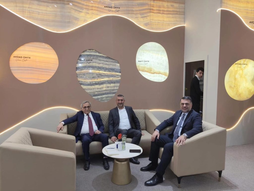 Başkanımız Suat Öztürk, İzmir Mermer Fuarında Firmalarımızı Yalnız Bırakmadı