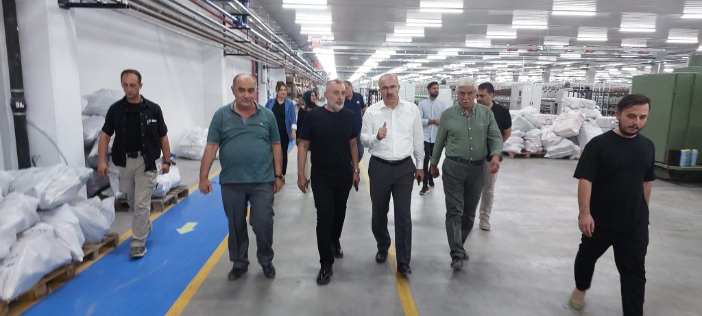 Elazığ Valisi Dr.Ömer Toraman YK Üyelerimiz ve Bölge Müdürümüzle Birlikte Fashion Point Tekstil A.Ş. Firmasını Ziyaret Etti