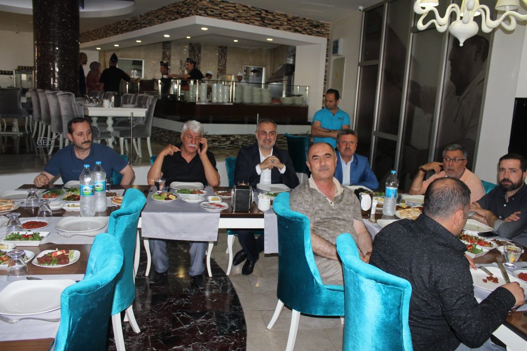 AK PARTİ MİLLETVEKİLİ VE İL BAŞKANI OSB’DE SANAYİCİLERLE BULUŞTU